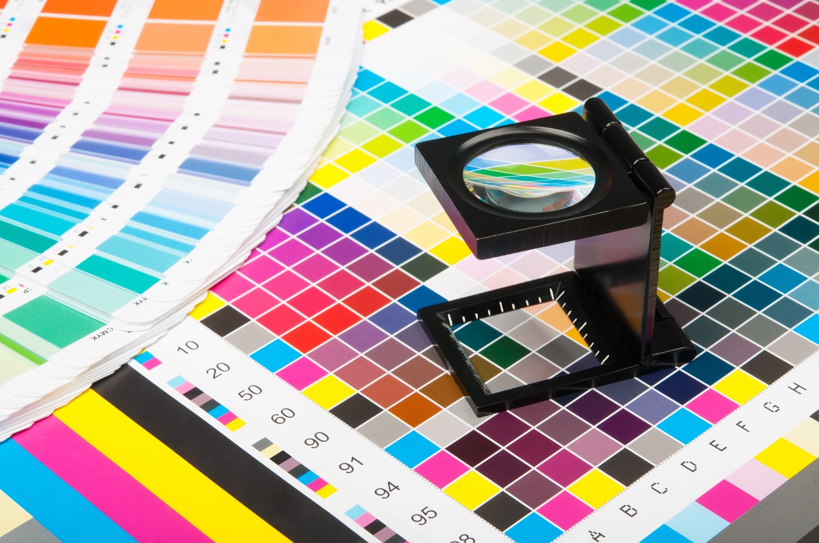 RGB, CMYK, Pantone: Guida ai Colori nella Grafica